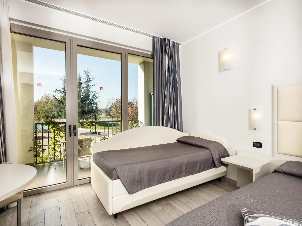 Parc Hotel Peschiera del Garda 4*,  İtalya